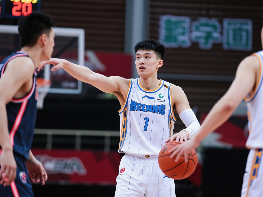 胡明轩关键三分+神抢断,现场球迷高呼MVP! 作为中国篮球界的新星,_胡明轩_一直以来