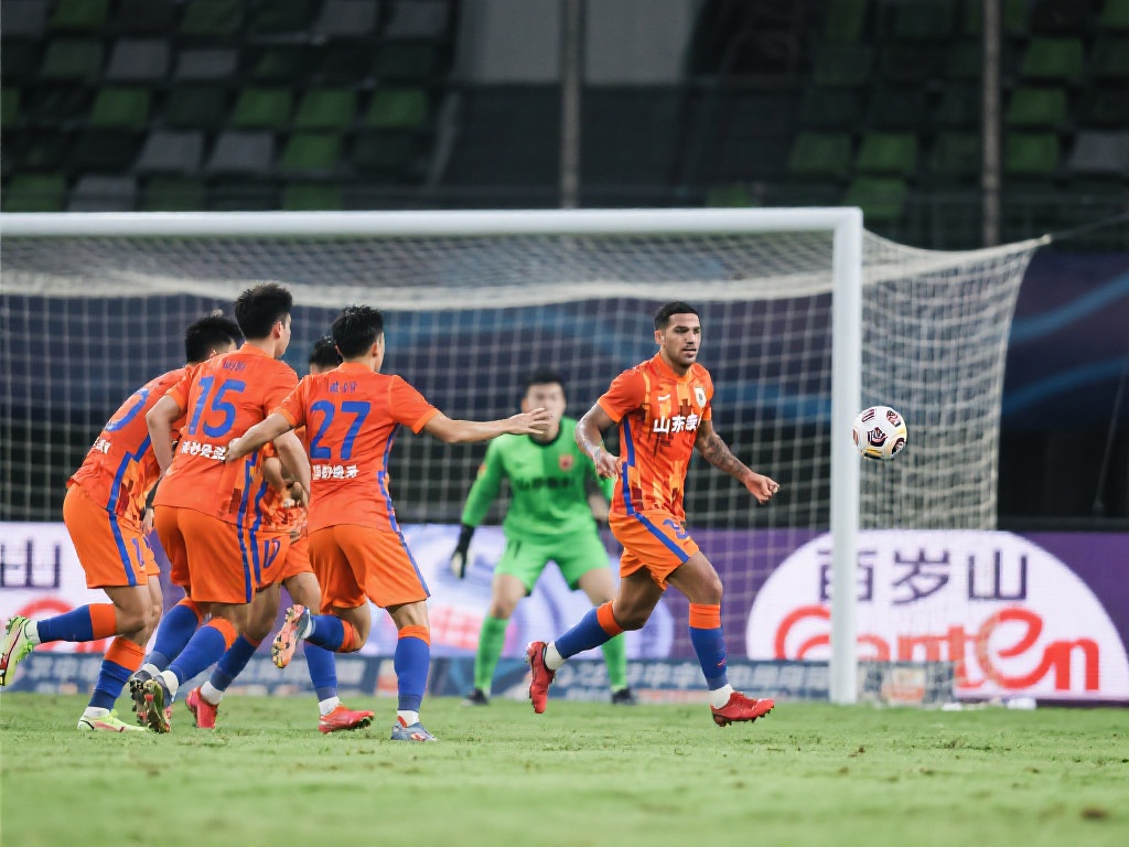 亚冠山东6-5险胜川崎挺进八强:克雷桑梅开二度,贾德松绝杀救主 特别是“读秒绝杀”的场景,更是将团队合作