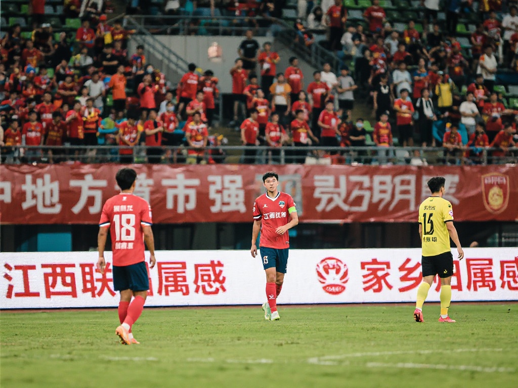 乙级足球联赛盛典 地方性的强烈认同感
中乙俱乐部的球迷大