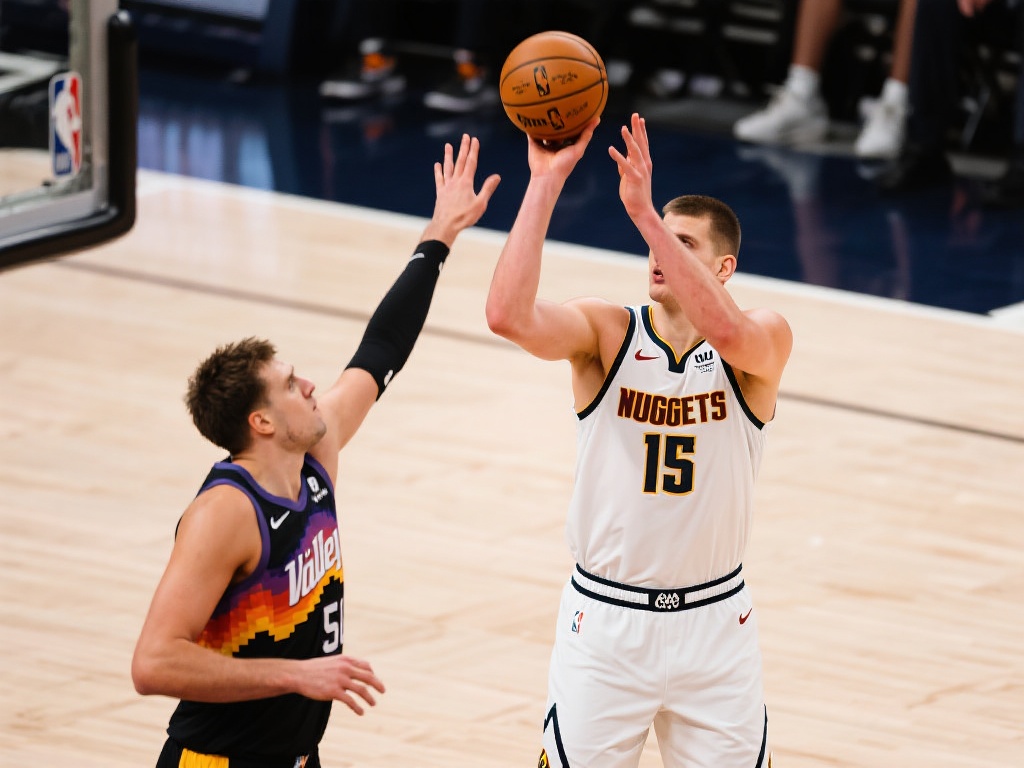 在现代篮球赛场上，不仅传统控卫和小前锋需